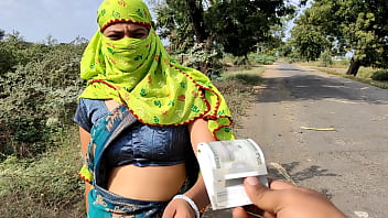 Дал Комал 2000 тысяч рупий, привел ее в домик и трахнул без презерватива.
