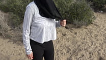 esposa muçulmana francesa casada infiel mostra buceta peluda em público