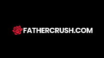 Ser criticado por su padrastro contra la ventana - FatherCrush