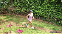 Uma BBC espiona uma grande bunda fitness Latina MILF enquanto ela está correndo