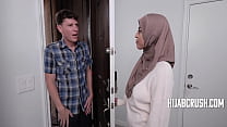 Chica árabe recrea el vídeo filtrado para que le ayuden a sacarlo de Internet - HijabCrush