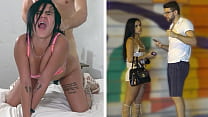 Суперсексуальной миниатюрной колумбийской молодой женщине не показано никакой пощады