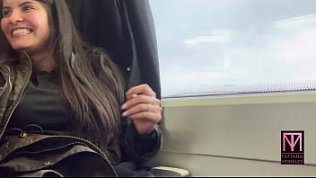 развлечение в поезде с незнакомцем