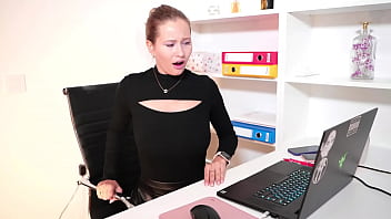The secretary masturbated at work until the boss came