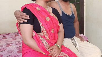 Dona de casa gostosa indiana chupando e fodendo com o marido no estilo cachorrinho em áudio hindi claro e sujo desi esposa da vila compartilhando buceta com o marido