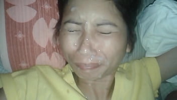 Азиатская подруга со спермой на лицо в любительском видео