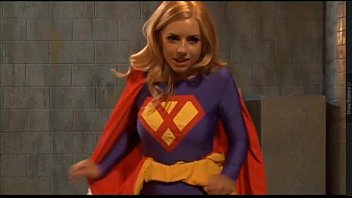 Supergirl héroïne cosplay