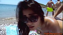 Incrivelmente gostosa Valentina Nappi transou em uma praia em público