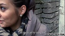 Настоящая чешская шлюшка Emily светит своими сиськами за деньги в любительском видео