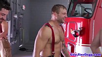 Orgie avec le pompier musclé Colby Jansen